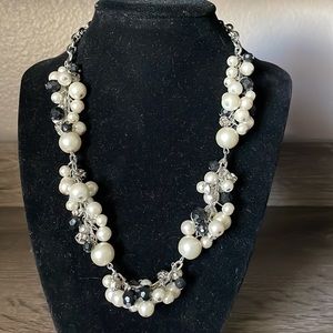 C ELEGANT PEARLS NECKLACE